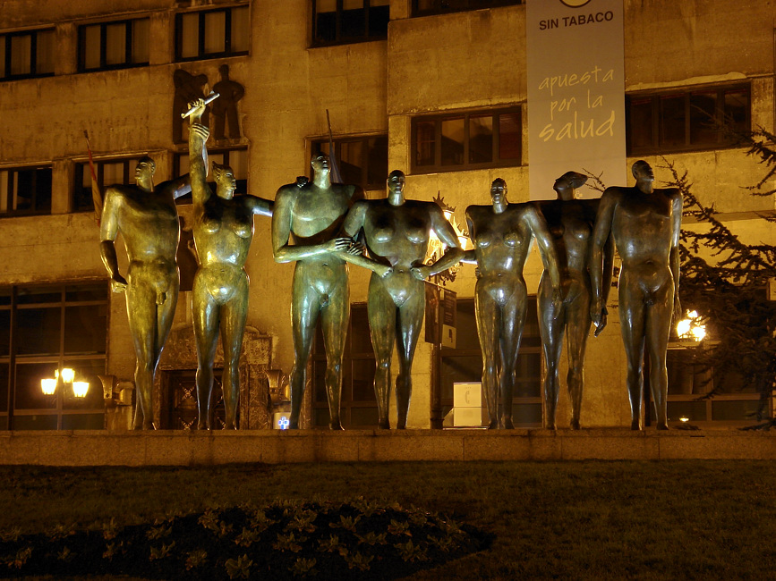 n022.jpg - Skulpturengruppe, Oviedo, Januar 2006