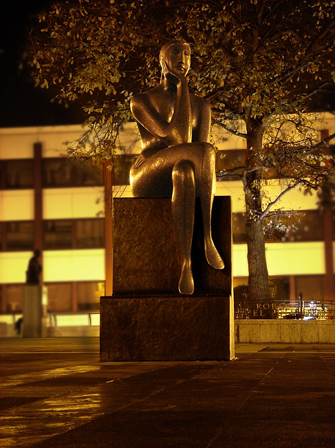 n025.jpg - Skulptur in Oviedo