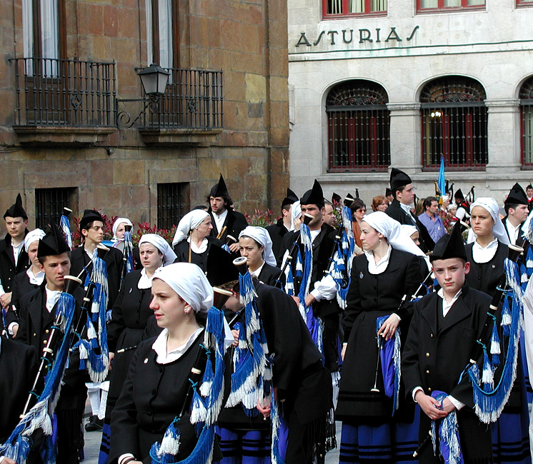 p003.jpg - Stadfest Oviedo, Spanien im Mai 2003